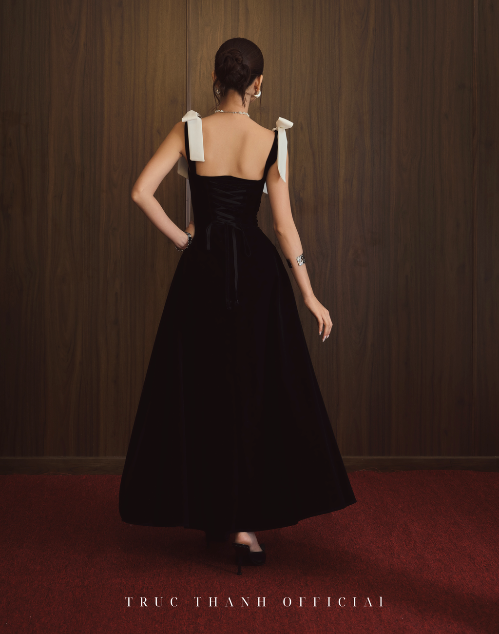 Amour Dress - Váy nhung dài (Black/Đen)