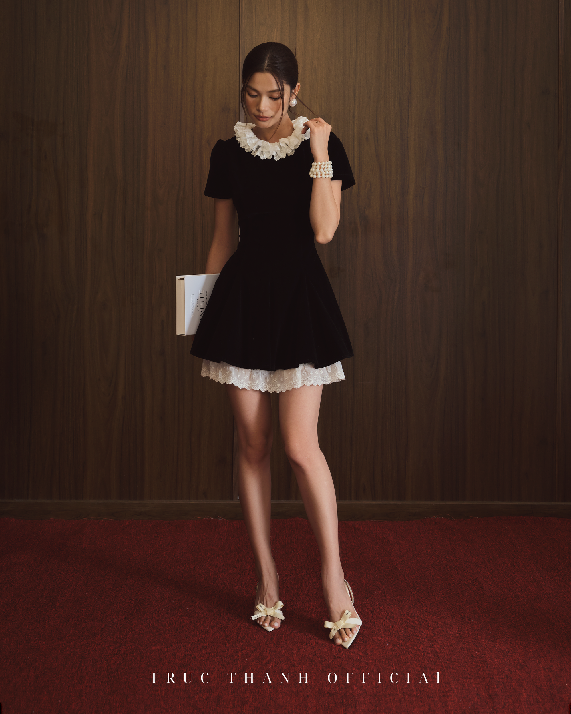 Classique Dress | Váy nhung cổ bèo (Black n White)