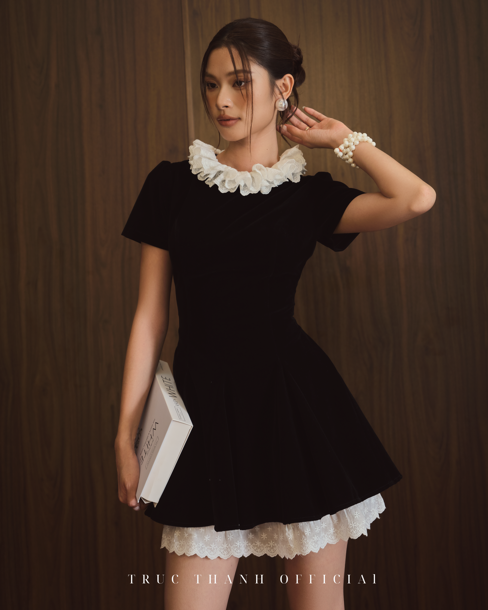 Classique Dress | Váy nhung cổ bèo (Black n White)