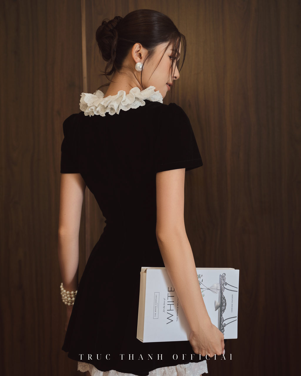 Classique Dress | Váy nhung cổ bèo (Black n White)