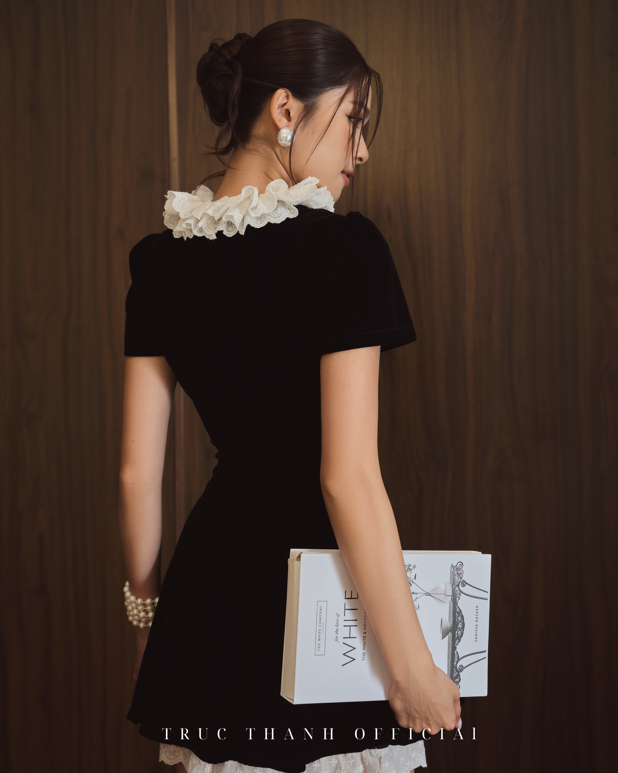 Classique Dress | Váy nhung cổ bèo (Black n White)