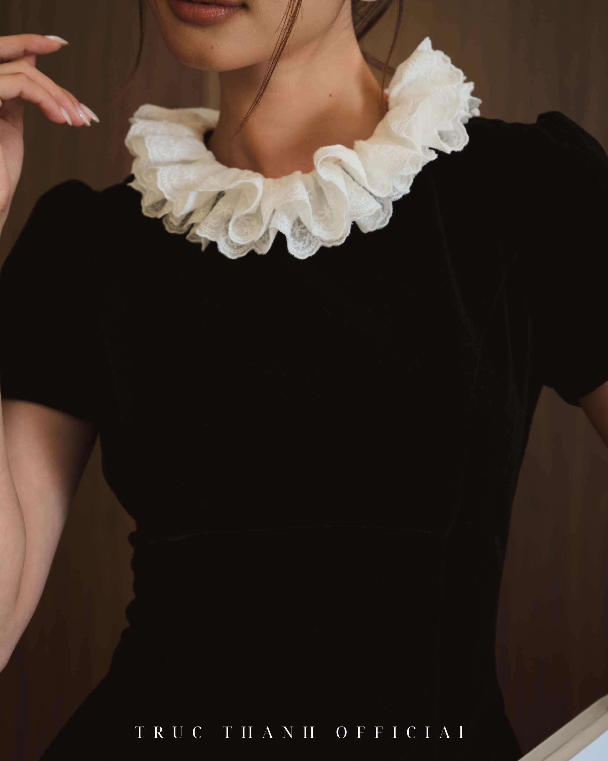 Classique Dress | Váy nhung cổ bèo (Black n White)